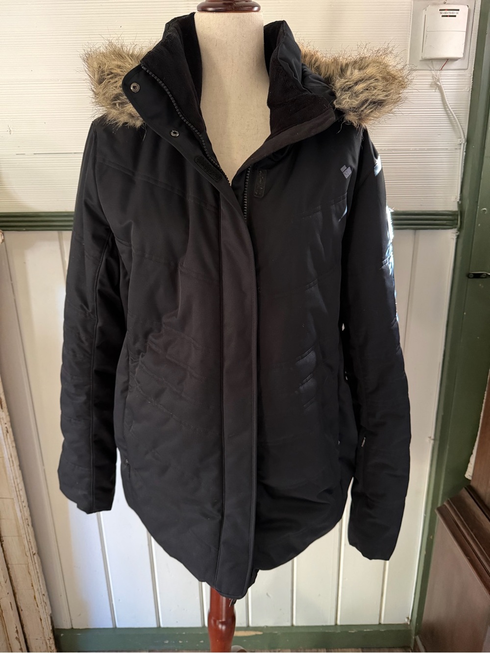 Obermeyer Black Insulated Ski snow Jacket Faux Fur Hood Women’s 18